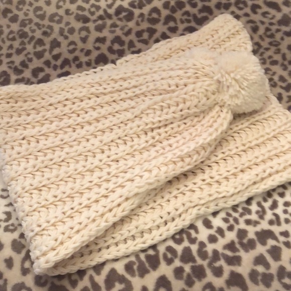 Cable Knit Chunky Scarf in Cream Ivory - Picture 3 of 10